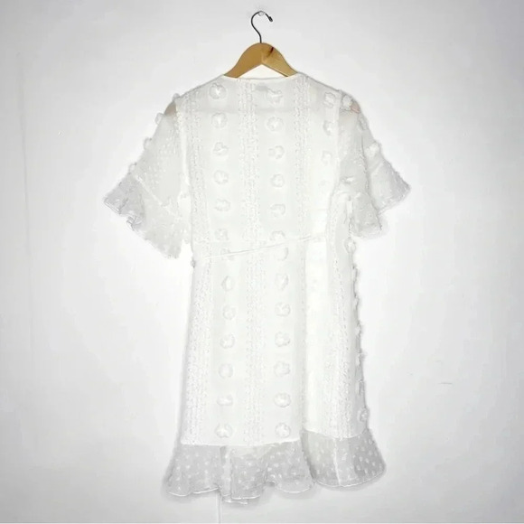 Avantlook White Wrap Dress Size Medium - Picture 7 of 7